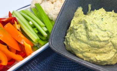 Green Hummus with fresh vegetables